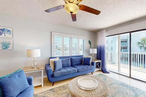 Corner beach condo with Gulf views beachside Pool and Hot tub