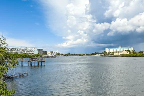 Lovely waterfront townhouse with pool fast WiFi central AC and washer dryer