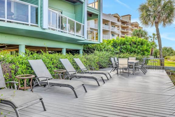 Enchanting condo with full kitchen enclosed yard and washer dryer