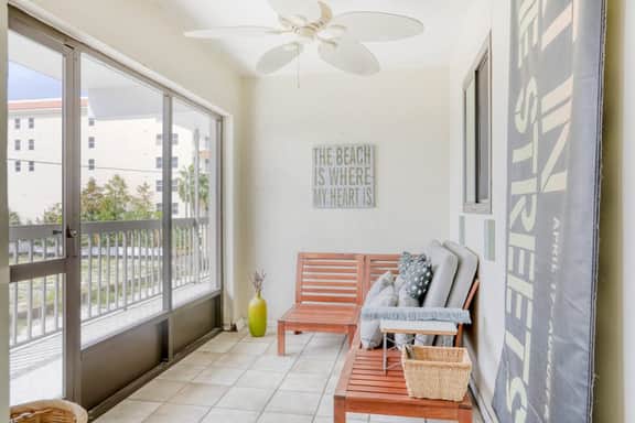 Inviting condo near beach with enclosed balcony WD and AC snowbirds OK
