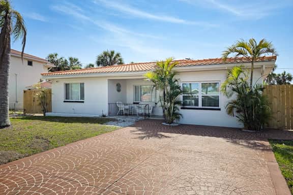 Fully renovated home with furnished patio washer dryer AC walk to the beach