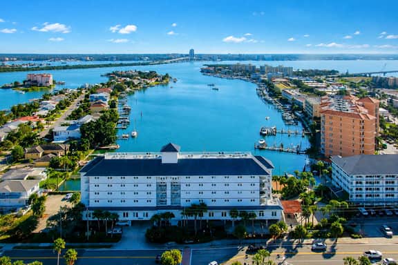 Third floor condo with pool access fast WiFi central AC and WD snowbirds OK