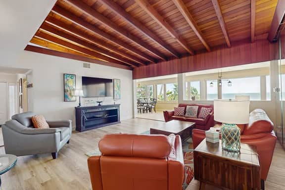 Beachfront penthouse with pool great views and pool table