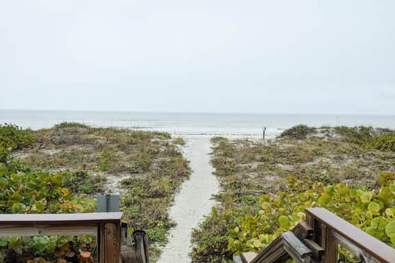 Beachside Haven with Private Balcony Free WiFi Washer Dryer Shared Pool Central AC