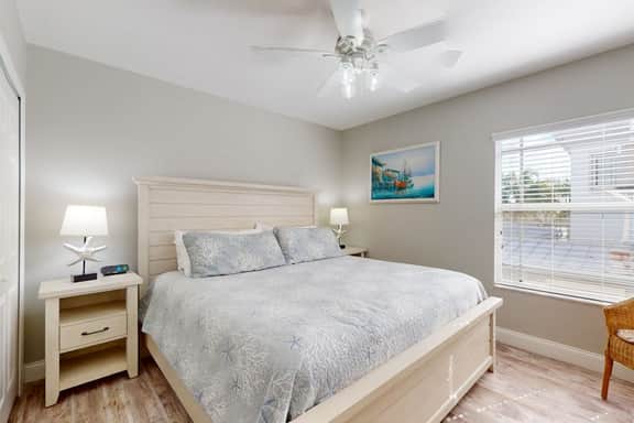 Oceanfront Gem w Pool Hot Tub and Stunning Views Covered Parking
