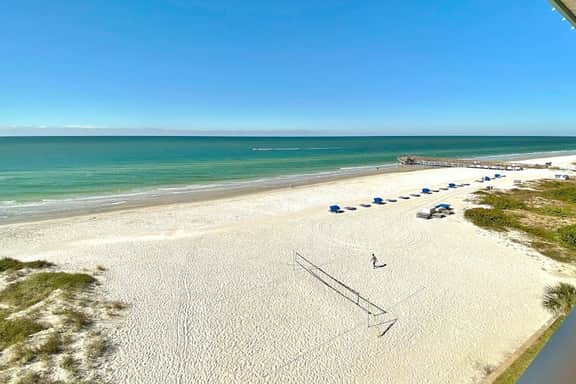 Dreamy condo with panoramic Gulf vIews and beachfront heated pool and spa