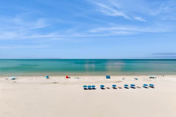 Dreamy condo with panoramic Gulf vIews and beachfront heated pool and spa