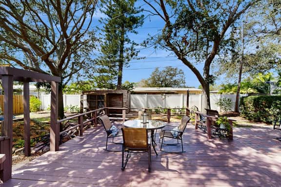 Charming home very close to the beach with a spacious and private yard and hot tub