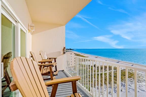 Top floor beachfront condo with Gulf views balcony pool hot tub and bocce