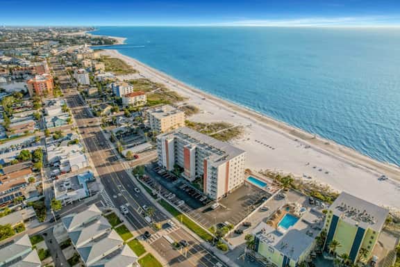 Top floor beachfront condo with Gulf views balcony pool hot tub and bocce
