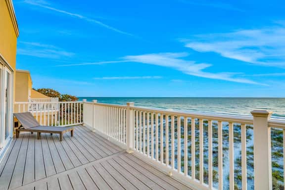 Charming Gulf front condo w/ balcony full kitchen central AC and WD