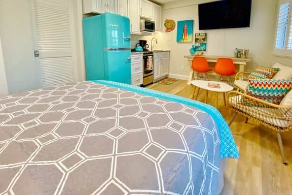 Retro chic beachfront studio mere steps from sand grilling area and shuffleboard