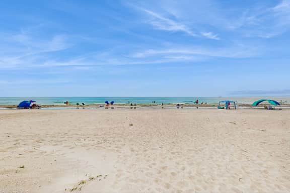 Beachfront condo on ground floor with full kitchen and central AC