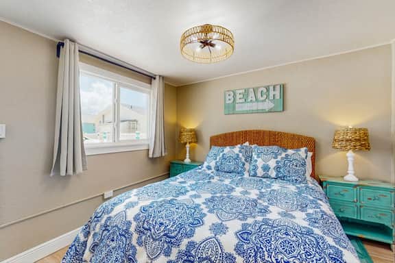 Beachfront condo on ground floor with full kitchen and central AC
