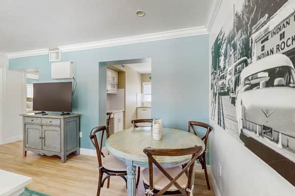 Spacious Gulf side condo beach access full kitchen and central AC