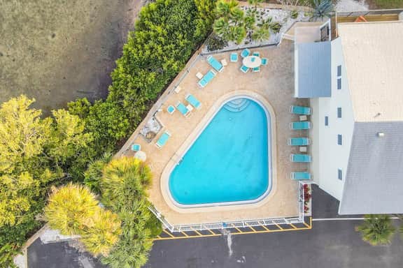 Snowbird Friendly Townhouse with WiFi and Central AC