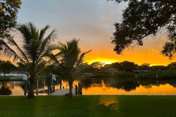 Unique Tropical Waterfront Retreat w/Private Dock, WiFi &Yard