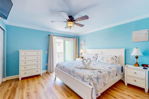 Flip Flops and Fun Furnished Balcony Bay View Pool Across from Beach