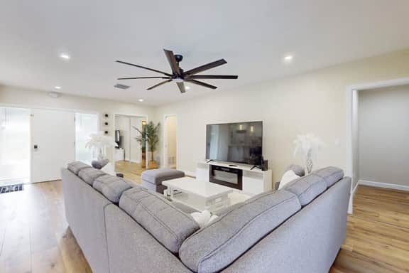 Canal front home with private pool dock grill canal views and WD