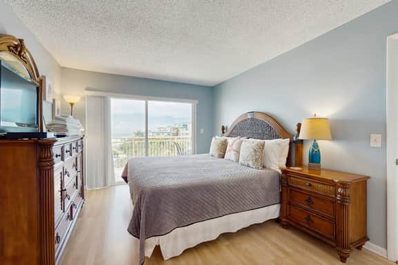 Gulf front getaway with sunset view balcony beachfront pool and easy beach access