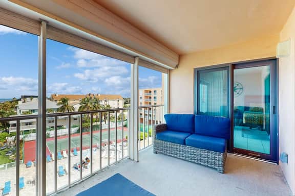 Gulf front corner condo with pool hot tub and easy beach access
