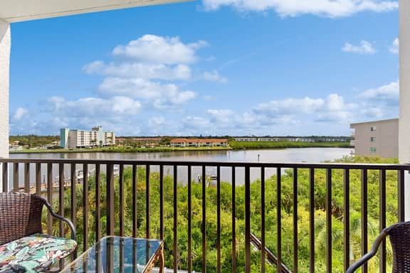 Waterfront condo with pool and spa directly across from wide beach