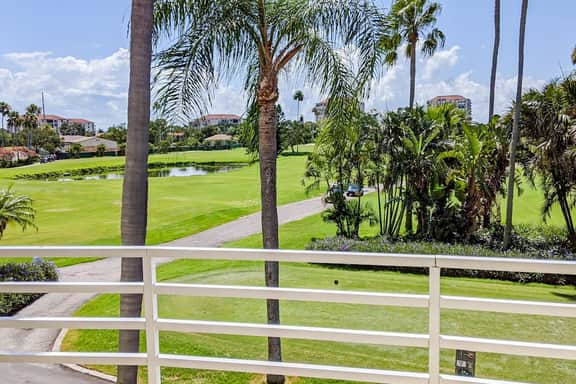 2nd Floor Condo Overlooking Country Club Greens w Free WiFi AC and Shared Pool