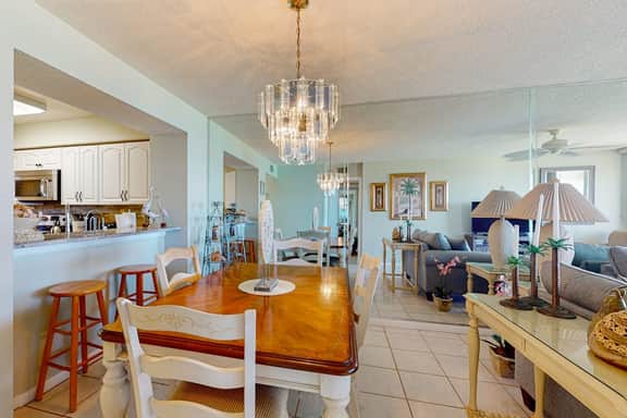 Updated Condo in Boca Ciega Bay Resort w Pool and Hot Tub On Intracoastal
