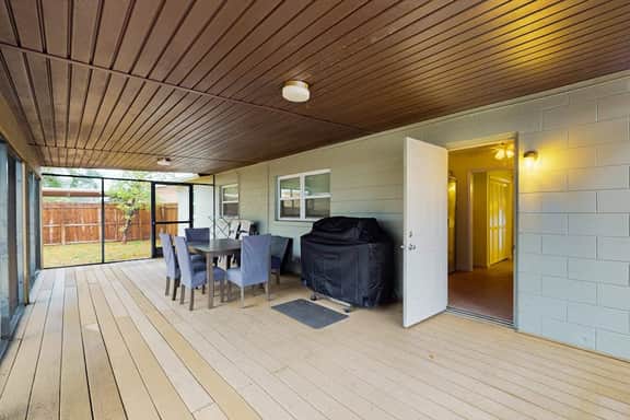 Cozy home with screened lanai foosball and fenced yard