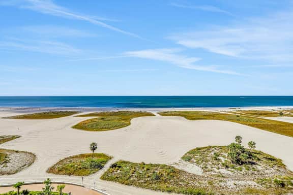 Spacious and modern close to Gulf and beaches dog friendly private garage