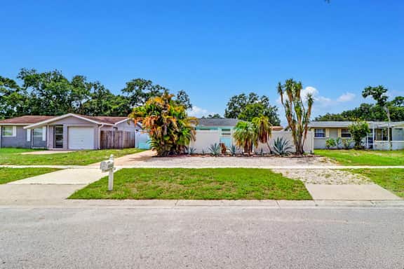 Family and dog friendly home with private pool