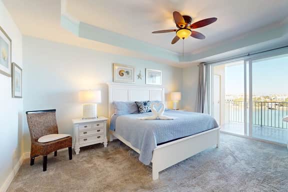 Waterfront condo in the heart of Clearwater Beach with balcony