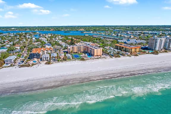 Snowbird friendly beachfront condo with pool tennis and AC dog friendly