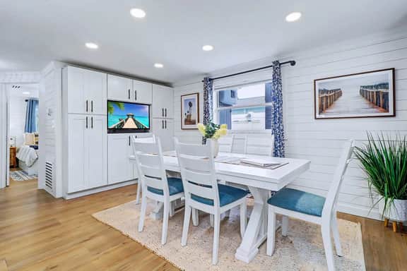 Adorable beach cottage with patio and private pool two blocks from the beach