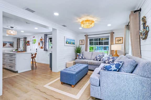 Adorable beach cottage with patio and private pool two blocks from the beach