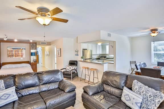 Quiet Waves 20 Condo with Pool Steps to Dining Shopping and St Pete Beach