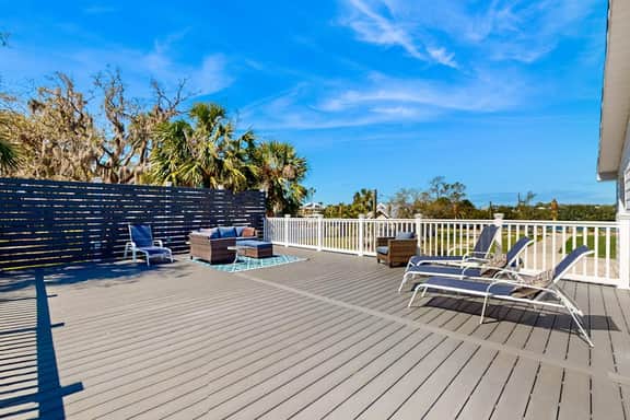 Beautiful Estate on Millers Bayou with Free WiFi Game Room Firepit and Hammock