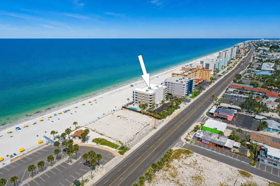 Beautiful corner condo with ample balcony beach views WD heated pool pool spa - Image 2