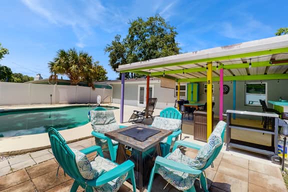 Bright Home with Private Pool High Speed WiFi Firepit Outdoor Bar and Grill - Image 4