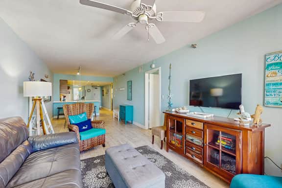Oceanview condo with pool central AC WiFi washer dryer snowbirds welcome - Image 4