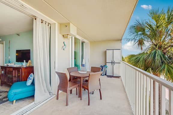 Oceanview condo with pool central AC WiFi washer dryer snowbirds welcome - Image 3