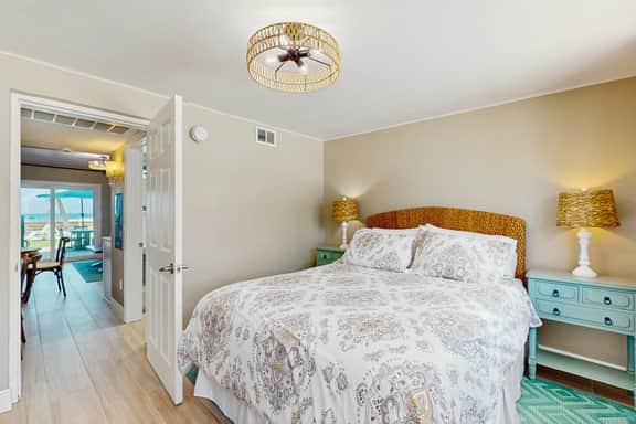Gulf front condo ground floor beach access full kitchen and central AC - Image 2