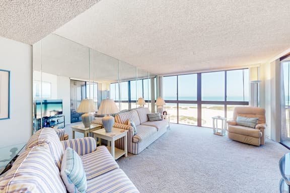 Peaceful Sand Key condo near beaches with hot tub pool and stunning views