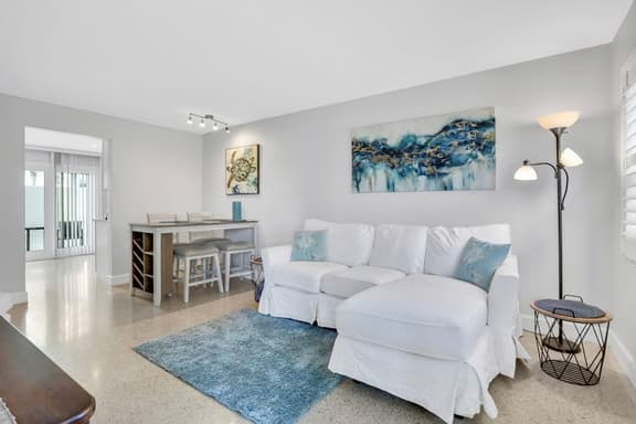 Renovated duplex near Honeymoon Caladesi Island with patio AC and WD