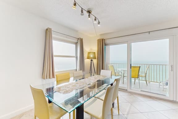 Beachfront condo with Gulf view balcony and central AC snowbirds OK