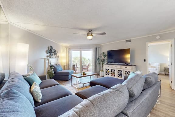 Upscale condo with gorgeous Gulf views and beachfront heated pool and spa