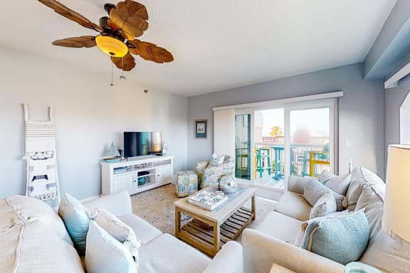 Oceanfront condo with Shared Pool Ocean View High Speed WiFi and Central AC