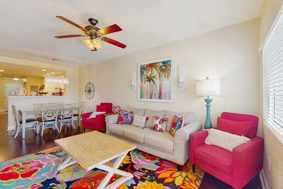 Stylish snowbird friendly condo near the beach with AC and WD dog friendly