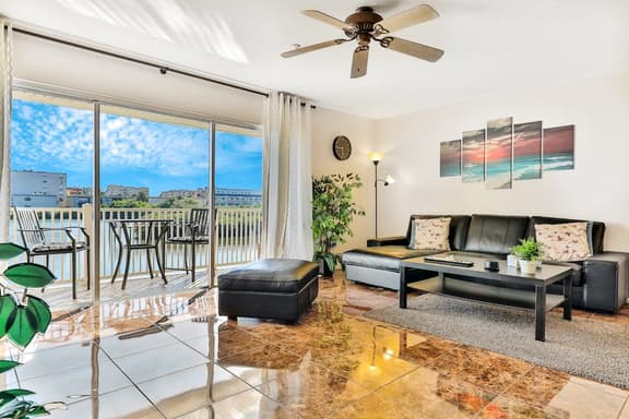 Waterfront condo with shared heated pool and splendid views Dogs ok