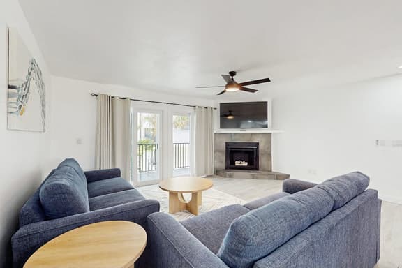 Modern dog friendly townhome close to the Gulf and beaches shopping and dining
